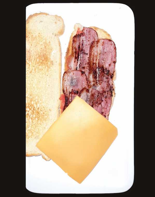 Taberna Olé Veinti3: Tosta tumaca y bacon queso